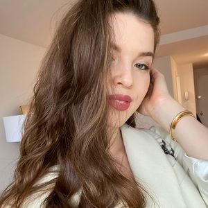 Meet your Posher, Anna